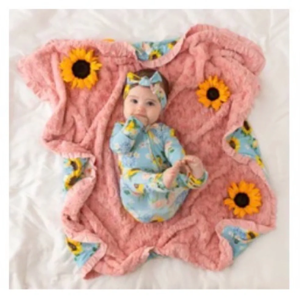 Teresa Marie Minky Ruffled
Luxette Patoo® Blanket - Picture 1 of 5